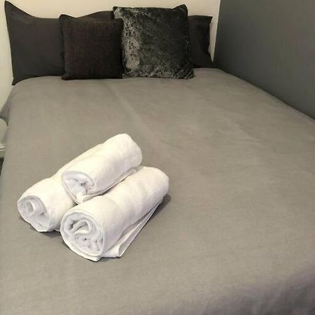 Simple And Sweet, Flat On Lewis Street - 1 Br Leilighet Stoke-on-Trent Eksteriør bilde