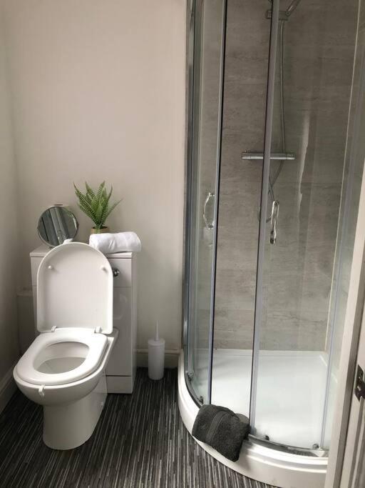 Simple And Sweet, Flat On Lewis Street - 1 Br Leilighet Stoke-on-Trent Eksteriør bilde
