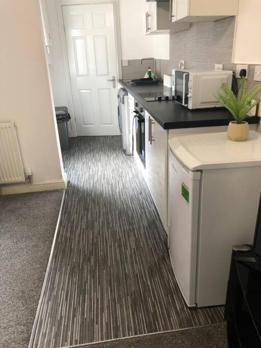 Simple And Sweet, Flat On Lewis Street - 1 Br Leilighet Stoke-on-Trent Eksteriør bilde
